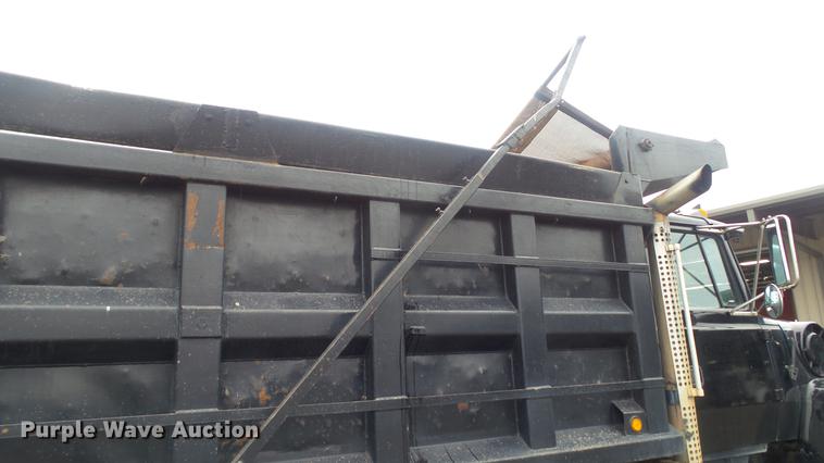 image for item DC5729 1995 Ford LT9000 dump truck