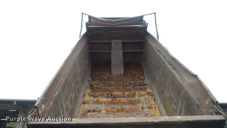 image for item DC5729 1995 Ford LT9000 dump truck