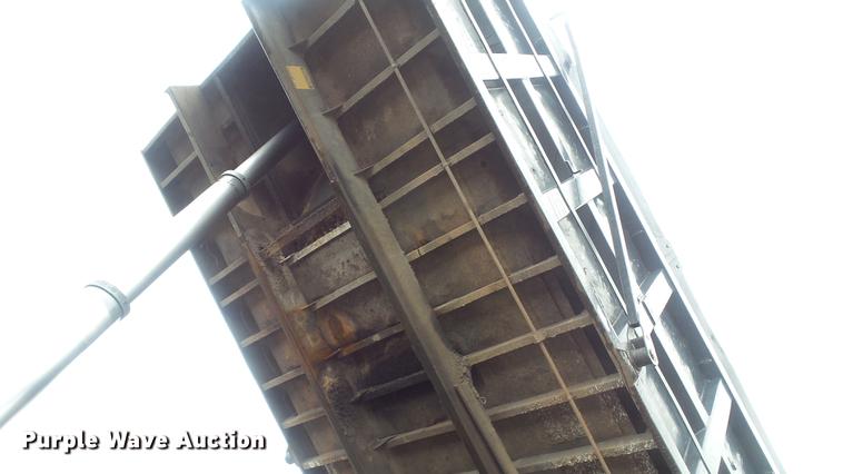 image for item DC5729 1995 Ford LT9000 dump truck