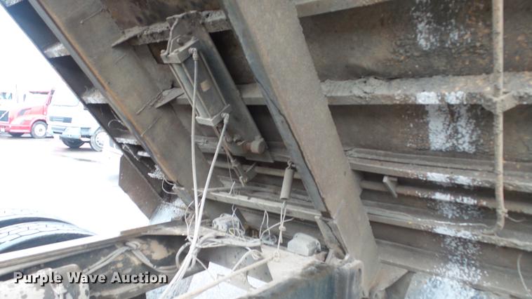 image for item DC5729 1995 Ford LT9000 dump truck