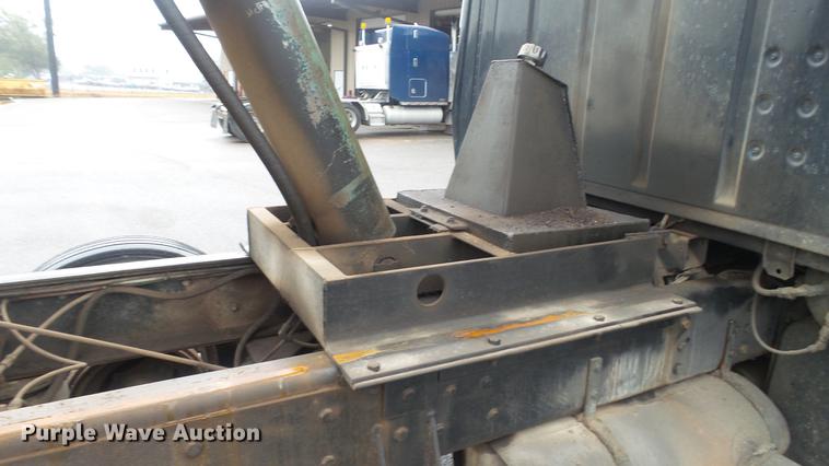 image for item DC5729 1995 Ford LT9000 dump truck