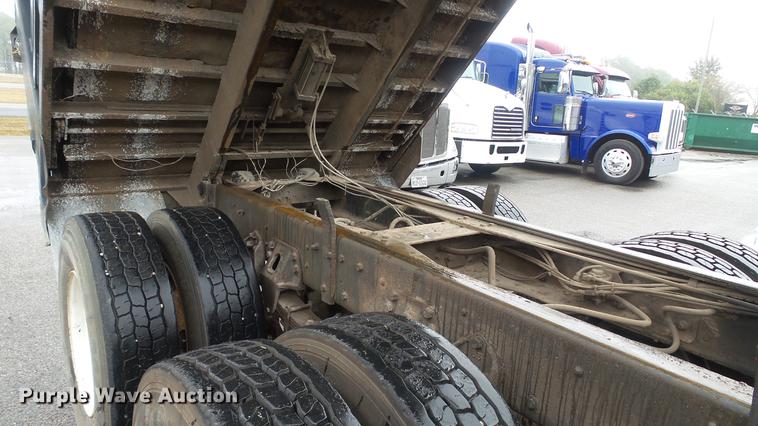 image for item DC5729 1995 Ford LT9000 dump truck