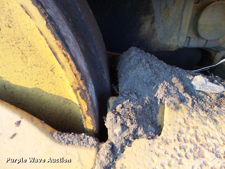 image for item DC6753 1990 Komatsu D68E-1 dozer