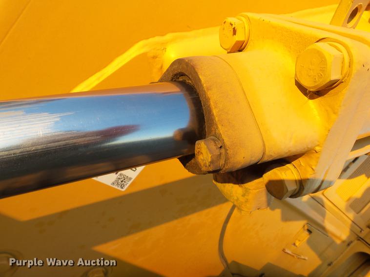 image for item DC6753 1990 Komatsu D68E-1 dozer