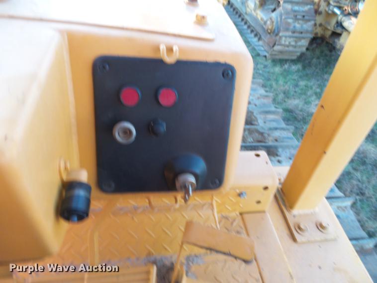 image for item DC6753 1990 Komatsu D68E-1 dozer