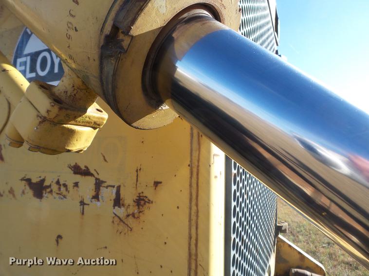 image for item DC6754 1996 Komatsu D85E-21 cable plow