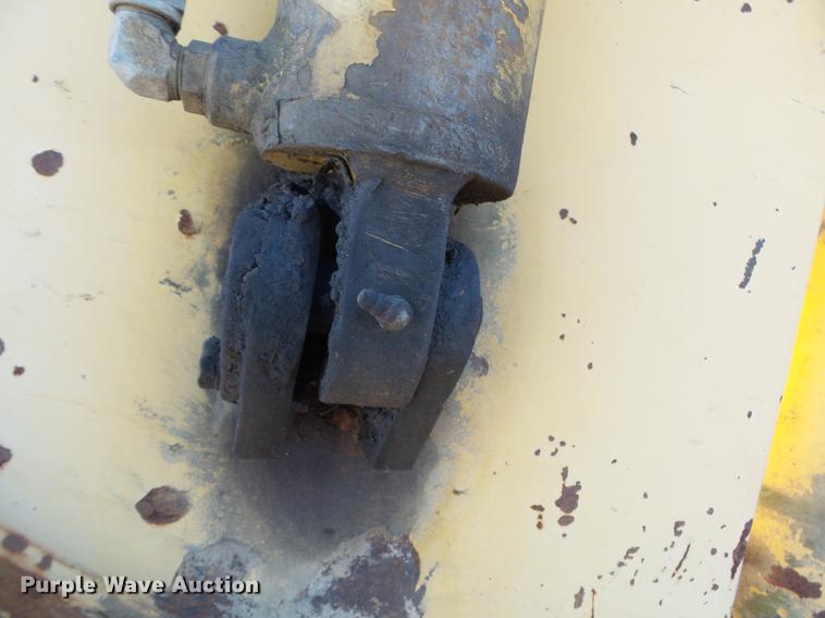 image for item DC6754 1996 Komatsu D85E-21 cable plow