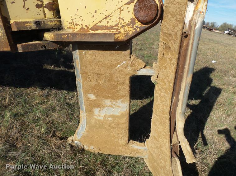 image for item DC6754 1996 Komatsu D85E-21 cable plow