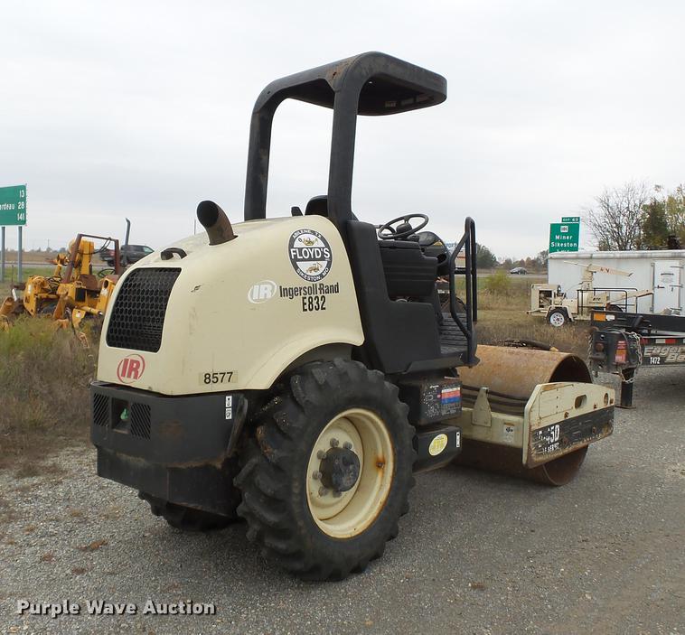 image for item DC6760 2004 Ingersoll Rand SD-450D TF single drum vibratory roller