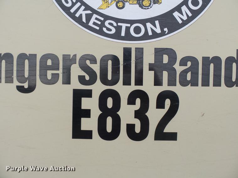 image for item DC6760 2004 Ingersoll Rand SD-450D TF single drum vibratory roller