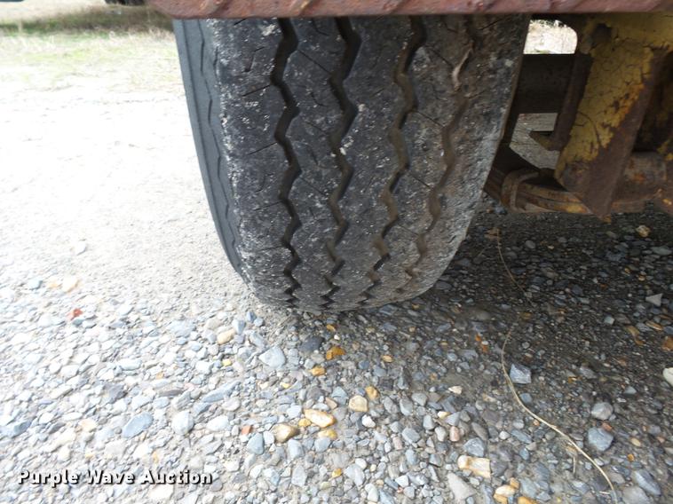 image for item DC6768 1992 Butler TS612D tilt deck trailer