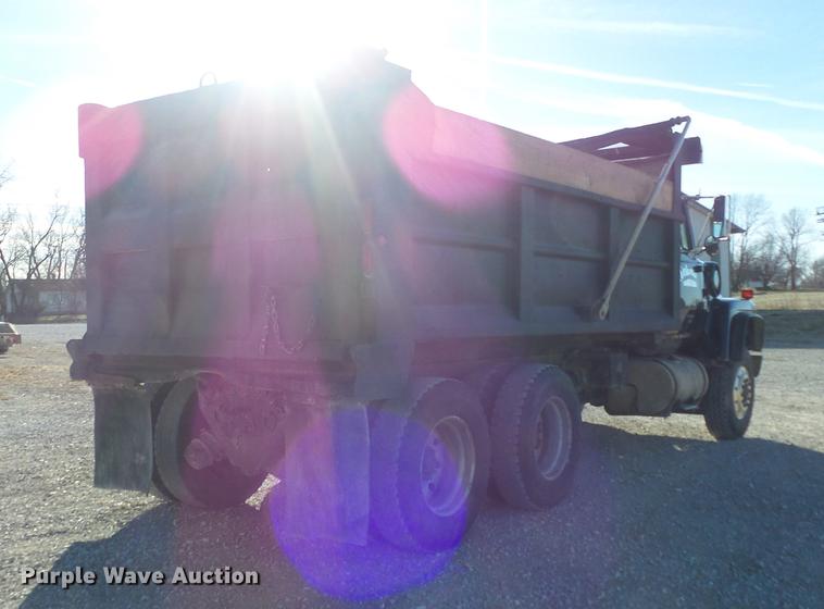 image for item DC7485 1997 Ford LT8000 dump truck