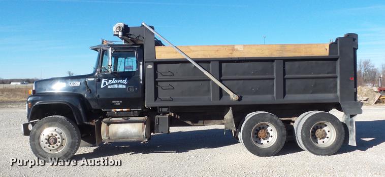 image for item DC7485 1997 Ford LT8000 dump truck