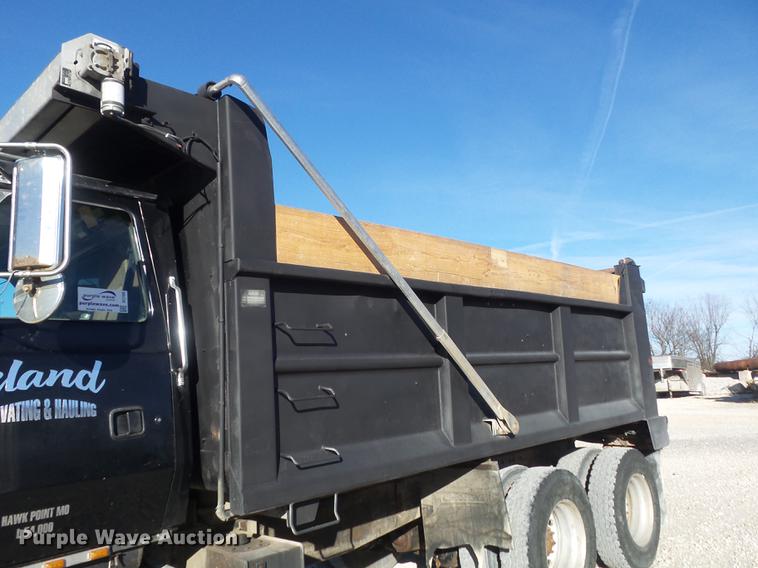 image for item DC7485 1997 Ford LT8000 dump truck