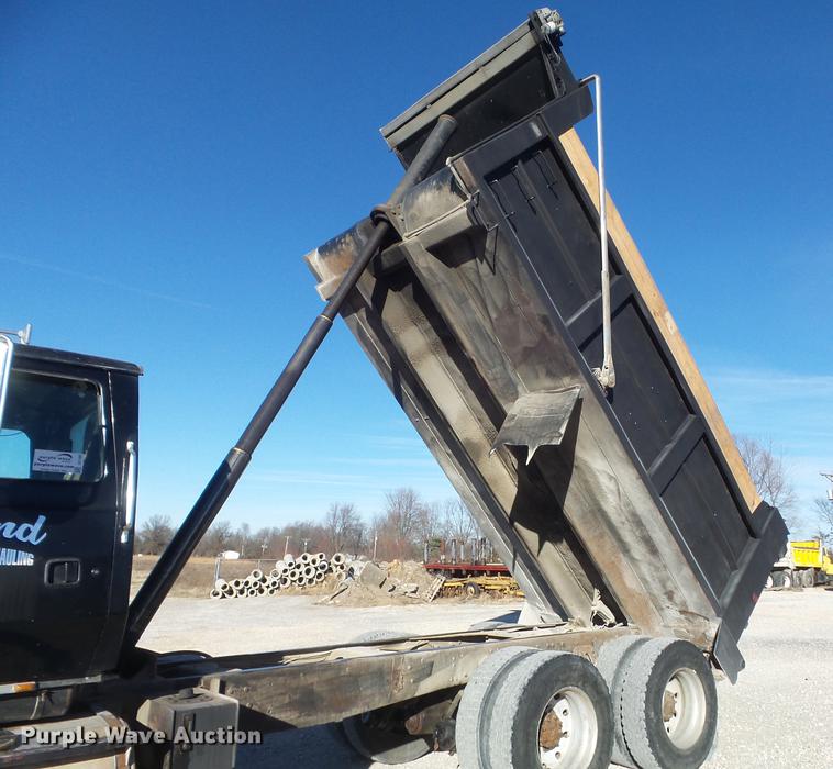 image for item DC7485 1997 Ford LT8000 dump truck
