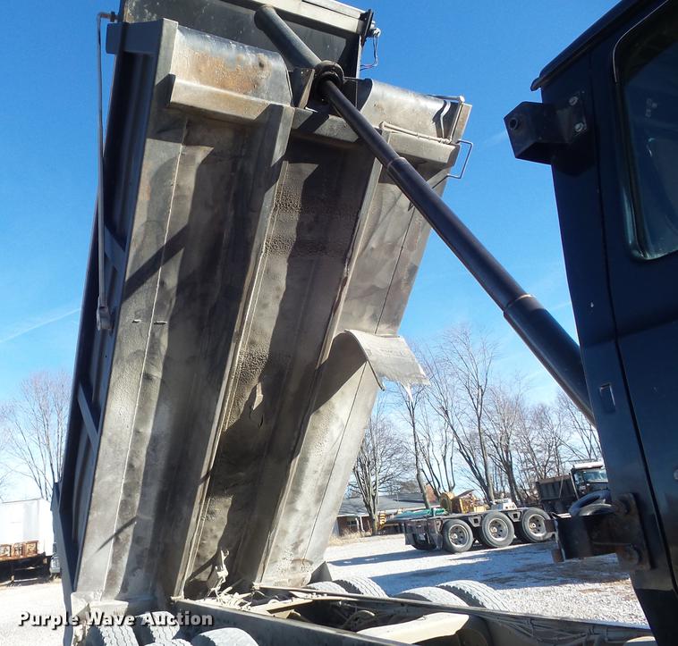 image for item DC7485 1997 Ford LT8000 dump truck