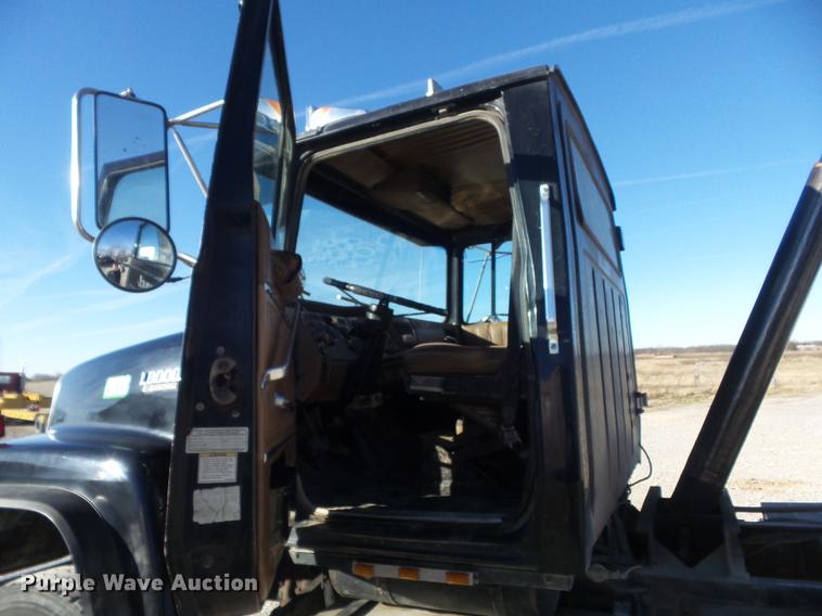 image for item DC7485 1997 Ford LT8000 dump truck