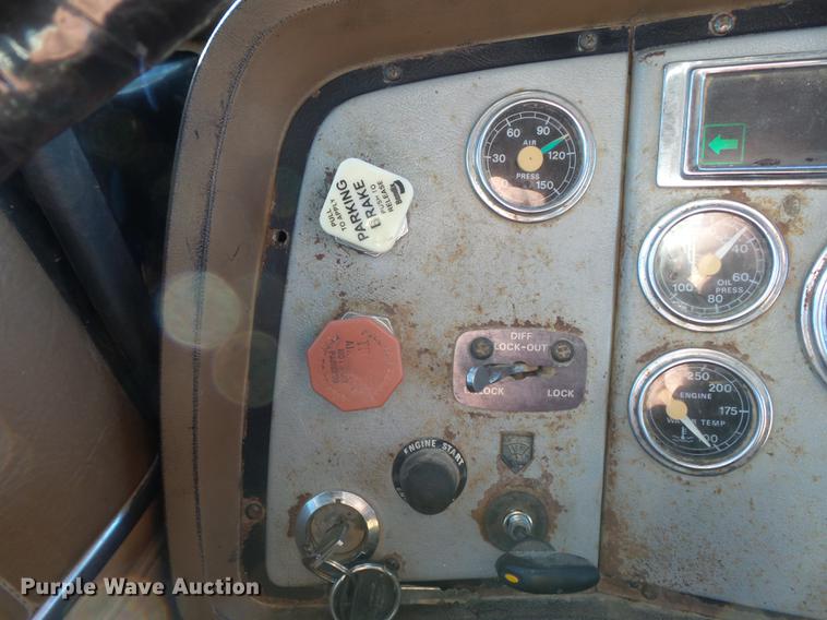 image for item DC7485 1997 Ford LT8000 dump truck