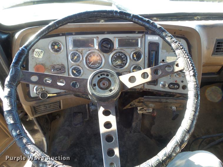 image for item DC7485 1997 Ford LT8000 dump truck