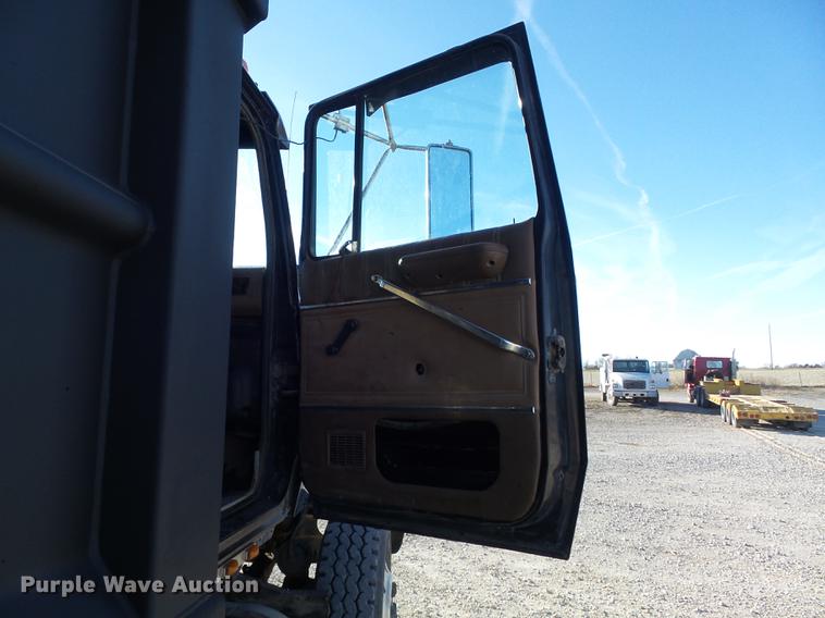 image for item DC7485 1997 Ford LT8000 dump truck