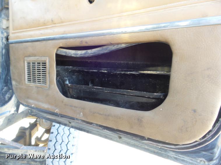 image for item DC7485 1997 Ford LT8000 dump truck