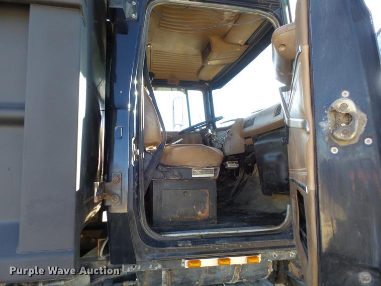 image for item DC7485 1997 Ford LT8000 dump truck