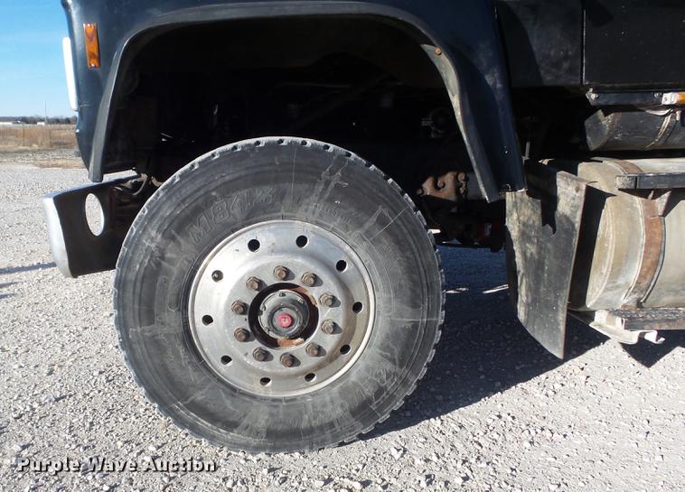 image for item DC7485 1997 Ford LT8000 dump truck