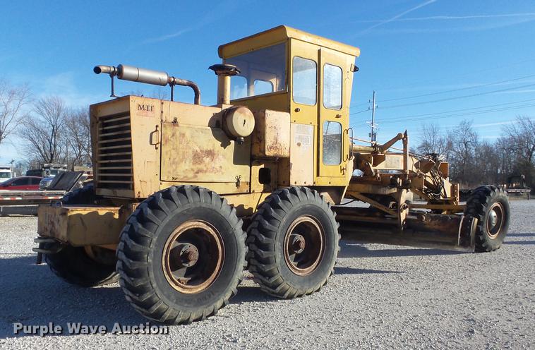 image for item DC7486 1975 Galion T500L rigid frame motor grader