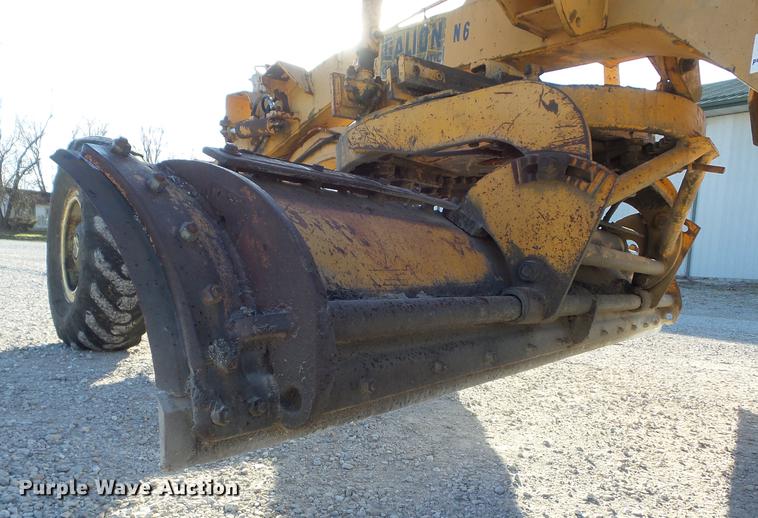 image for item DC7486 1975 Galion T500L rigid frame motor grader
