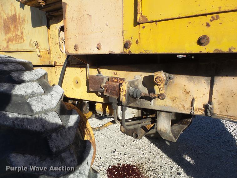 image for item DC7486 1975 Galion T500L rigid frame motor grader