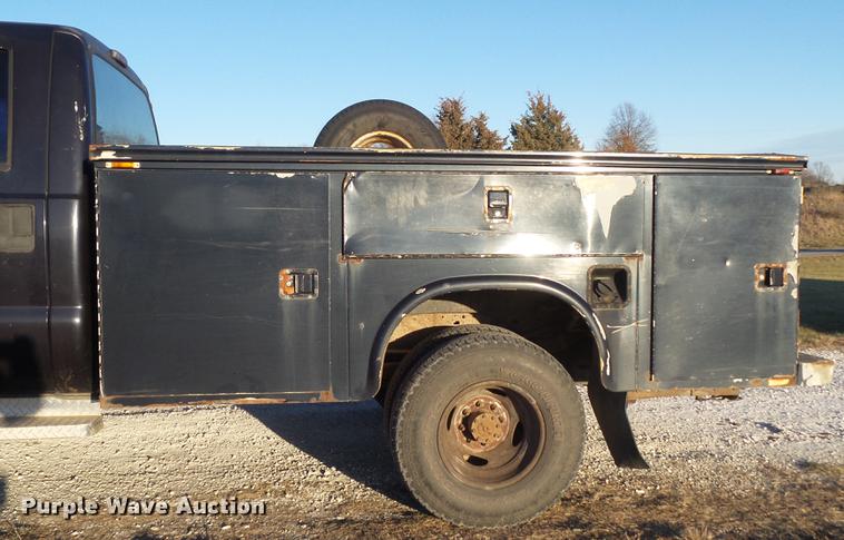 image for item DC7494 1999 Ford F350 Super Duty XLT Crew Cab utility bed pickup truck