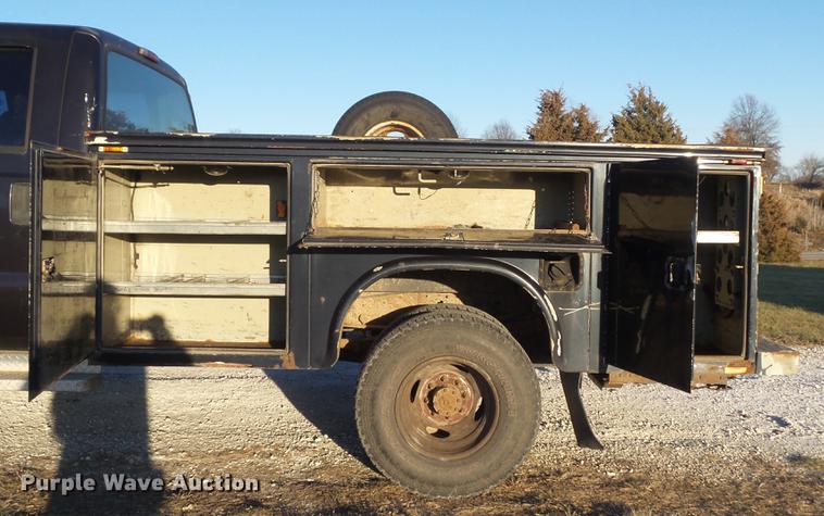 image for item DC7494 1999 Ford F350 Super Duty XLT Crew Cab utility bed pickup truck