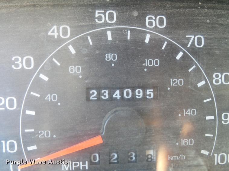 image for item DC7494 1999 Ford F350 Super Duty XLT Crew Cab utility bed pickup truck