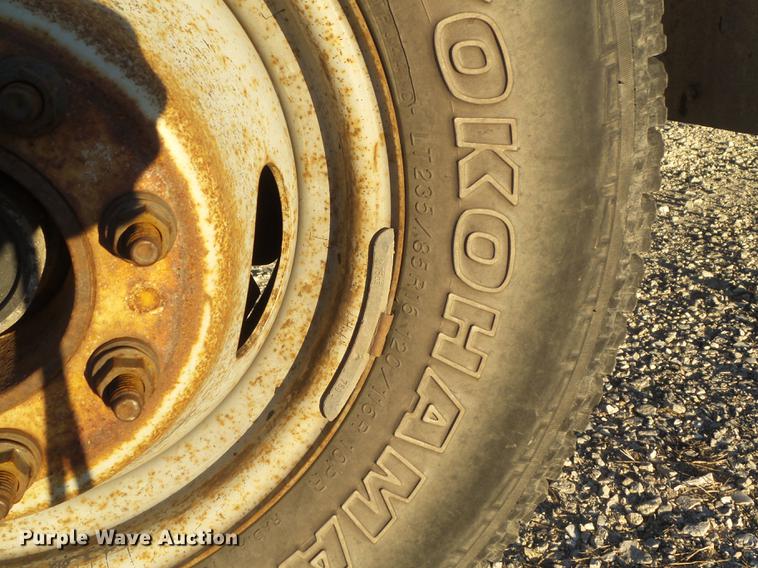 image for item DC7494 1999 Ford F350 Super Duty XLT Crew Cab utility bed pickup truck