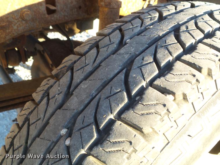 image for item DC7494 1999 Ford F350 Super Duty XLT Crew Cab utility bed pickup truck