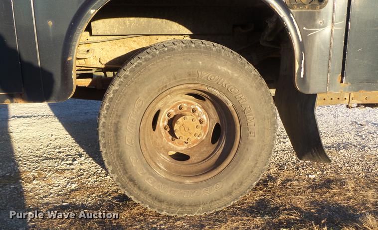 image for item DC7494 1999 Ford F350 Super Duty XLT Crew Cab utility bed pickup truck