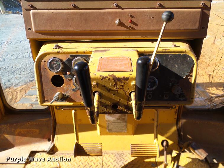 image for item DD1435 1983 Caterpillar D6D dozer
