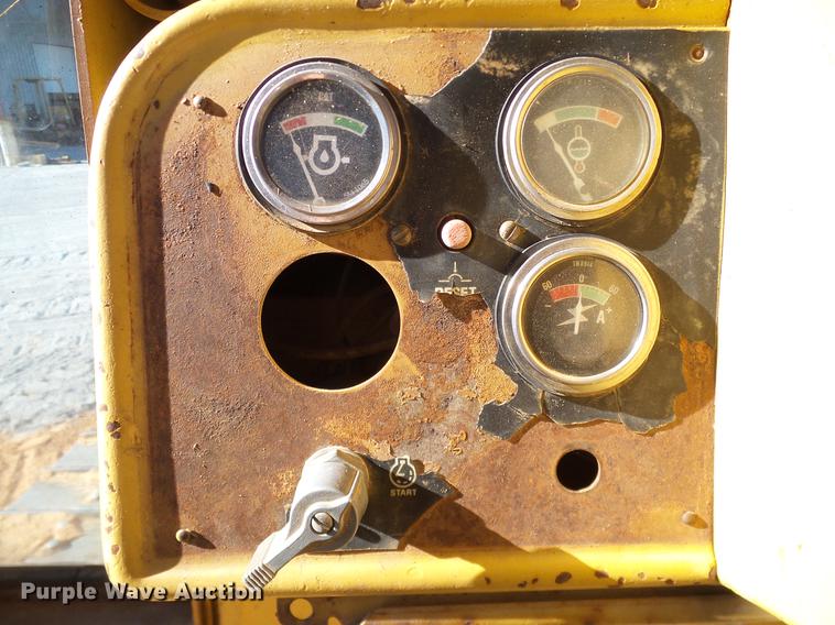 image for item DD1435 1983 Caterpillar D6D dozer