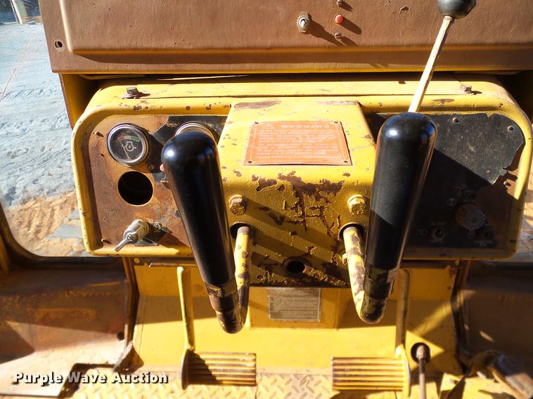 image for item DD1435 1983 Caterpillar D6D dozer
