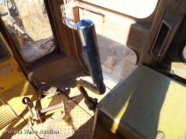 image for item DD1435 1983 Caterpillar D6D dozer