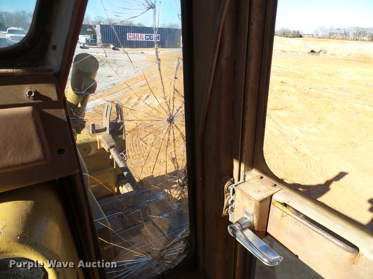 image for item DD1435 1983 Caterpillar D6D dozer