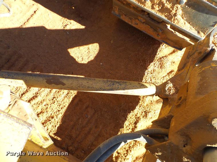 image for item DD1435 1983 Caterpillar D6D dozer