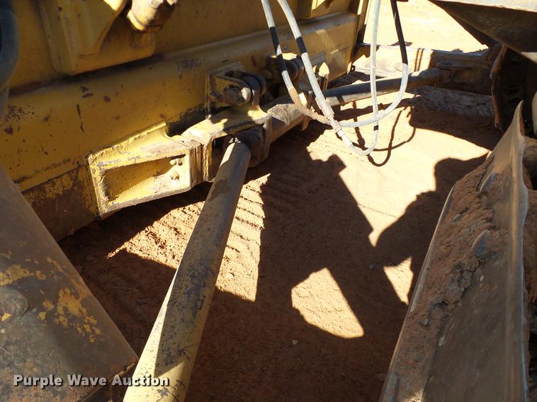 image for item DD1435 1983 Caterpillar D6D dozer