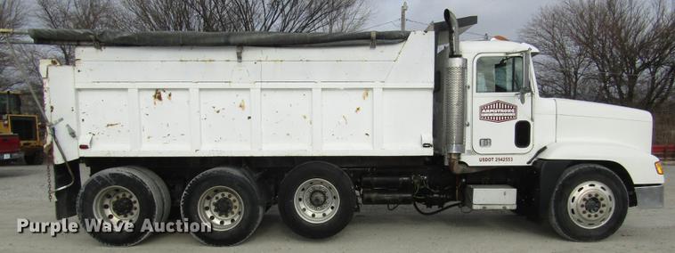 image for item DD2955 2000 Freightliner FLD120 dump truck