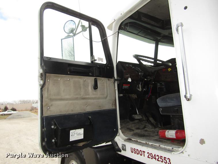 image for item DD2955 2000 Freightliner FLD120 dump truck