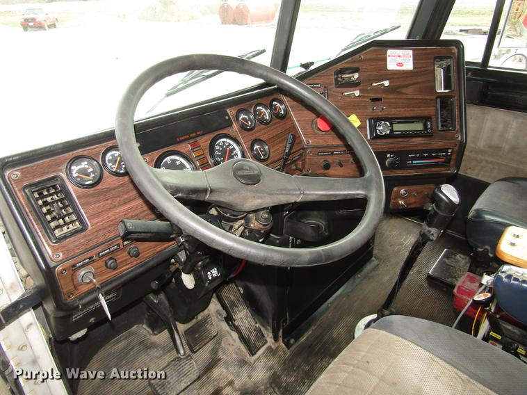 image for item DD2955 2000 Freightliner FLD120 dump truck