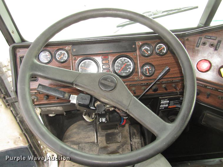 image for item DD2955 2000 Freightliner FLD120 dump truck