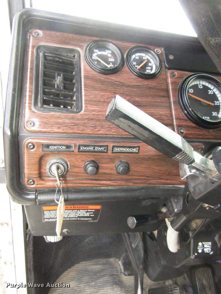 image for item DD2955 2000 Freightliner FLD120 dump truck