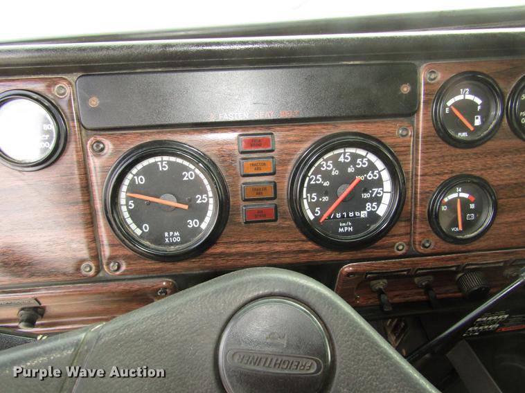 image for item DD2955 2000 Freightliner FLD120 dump truck