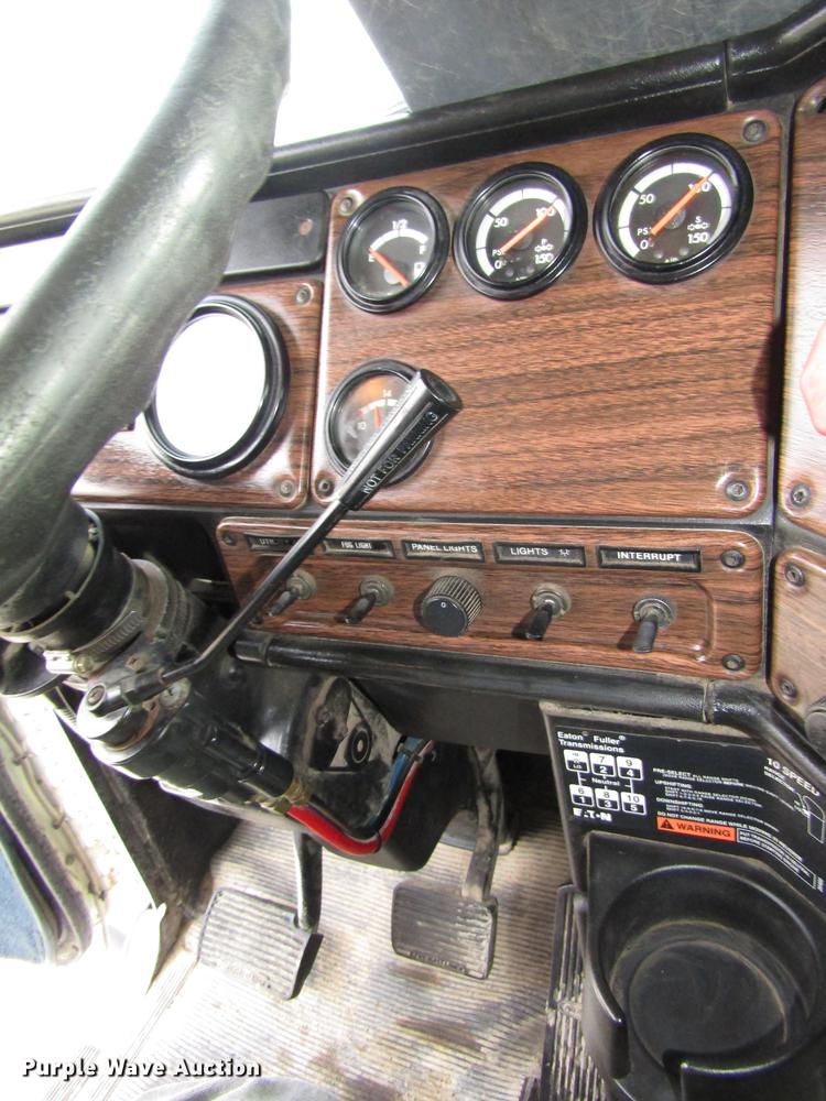 image for item DD2955 2000 Freightliner FLD120 dump truck